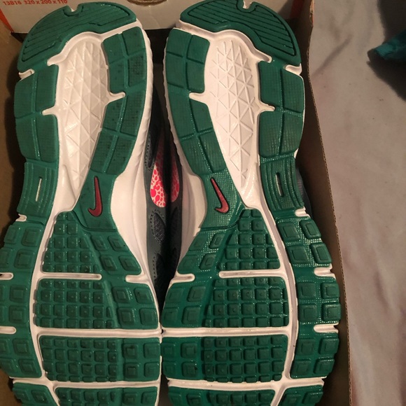 Women’s Nike revolution 2 shoes - Picture 2 of 6